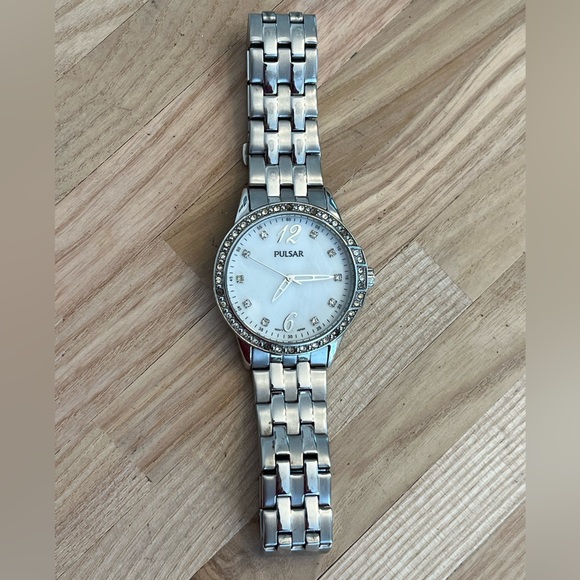 Pulsar Ladies Watch Crystals White Dial Stainless Bracelet - Picture 3 of 12